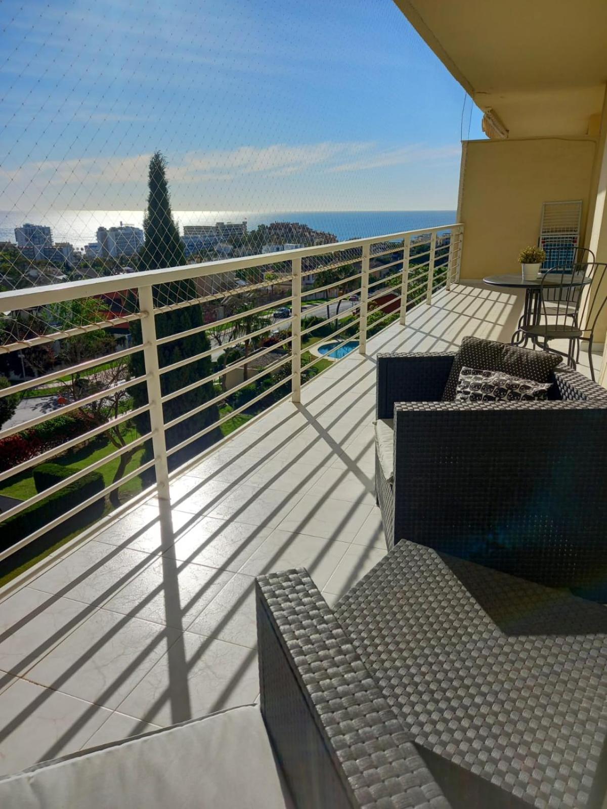Amplio, Luminoso Y Moderno Apartamento Con Amplia Terraza Y Hermosas Vistas En Exclusiva Urbanizacion Benalmadena Bagian luar foto