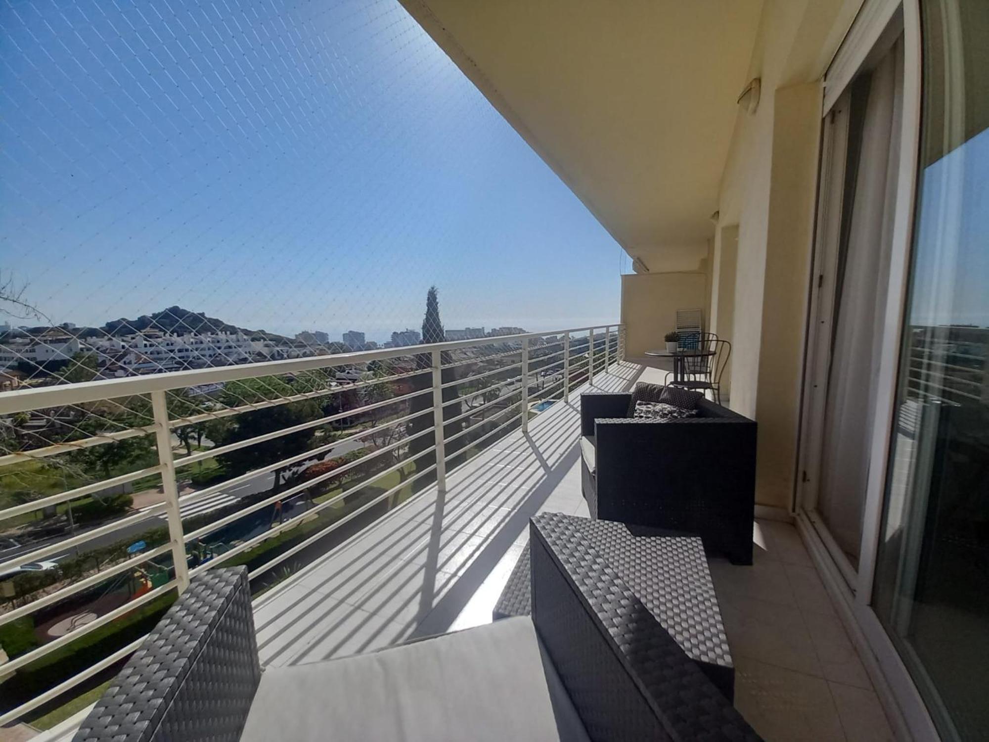 Amplio, Luminoso Y Moderno Apartamento Con Amplia Terraza Y Hermosas Vistas En Exclusiva Urbanizacion Benalmadena Bagian luar foto